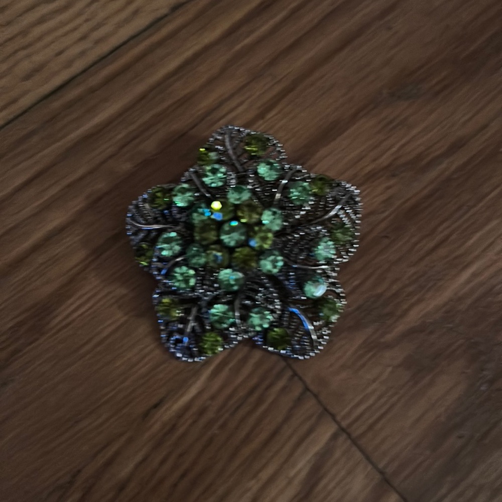 Women’s broche